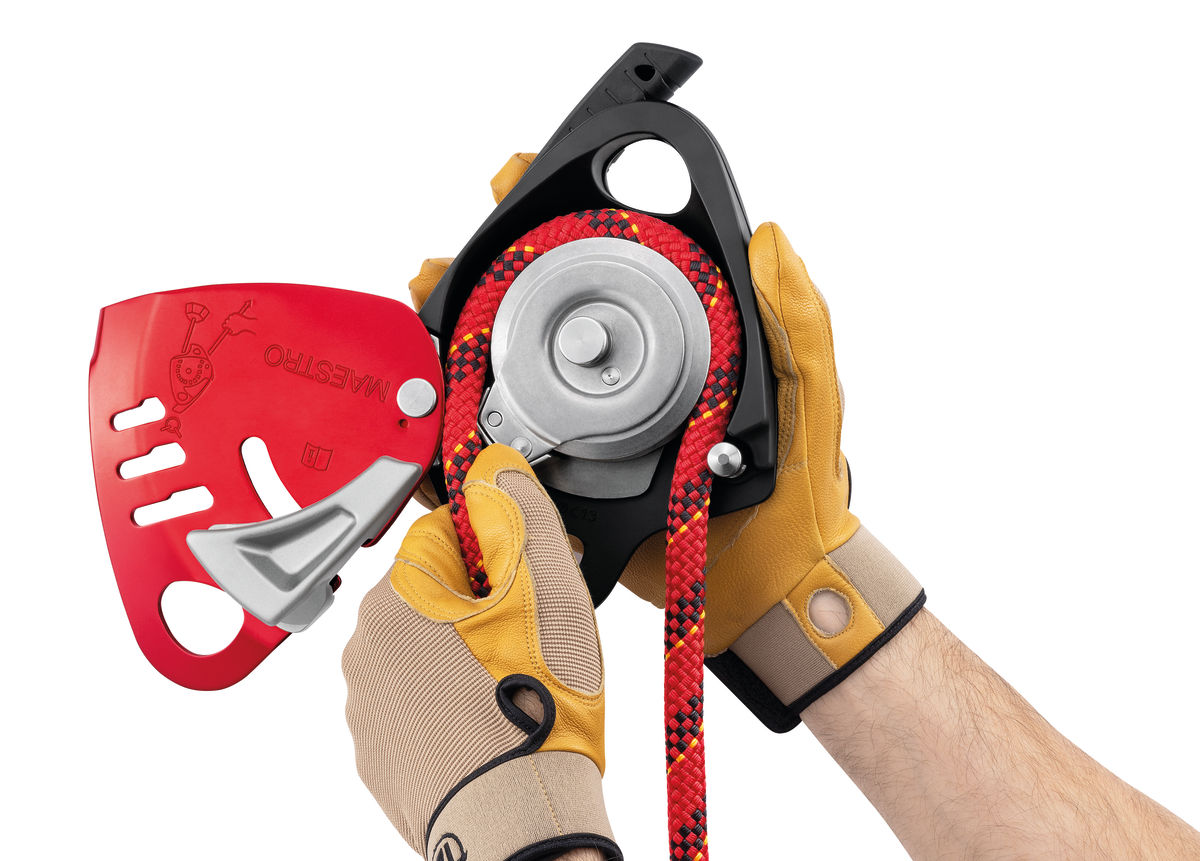 PETZL ABSEILING DEVICE MAESTRO® L